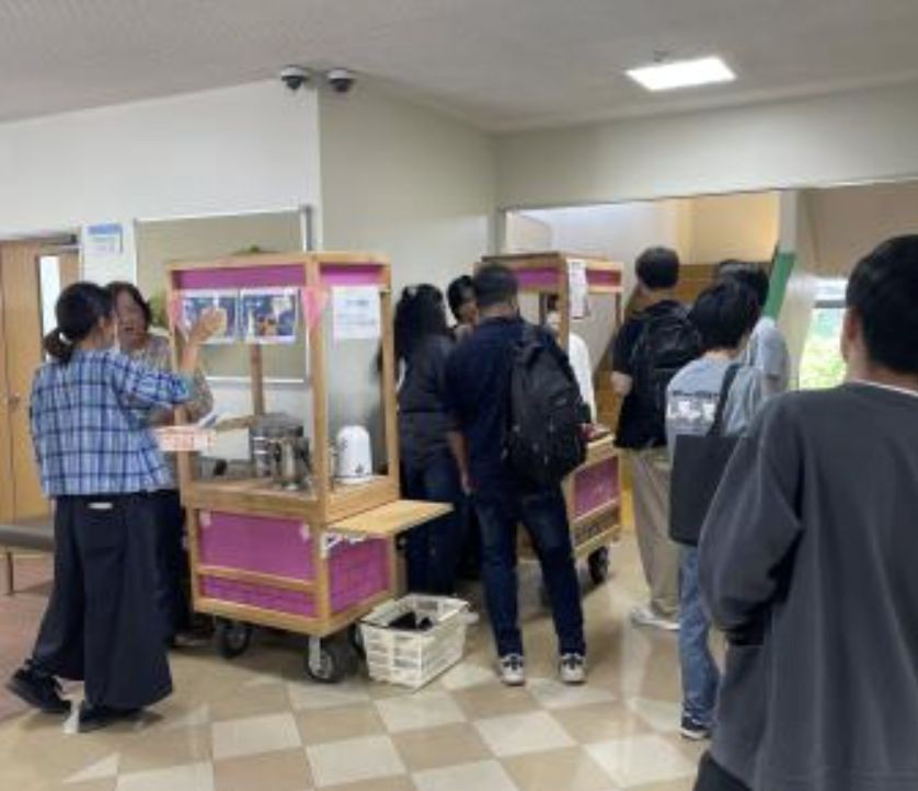 ▲写真②：合田悠人さん・AMAさんがサポートする様子